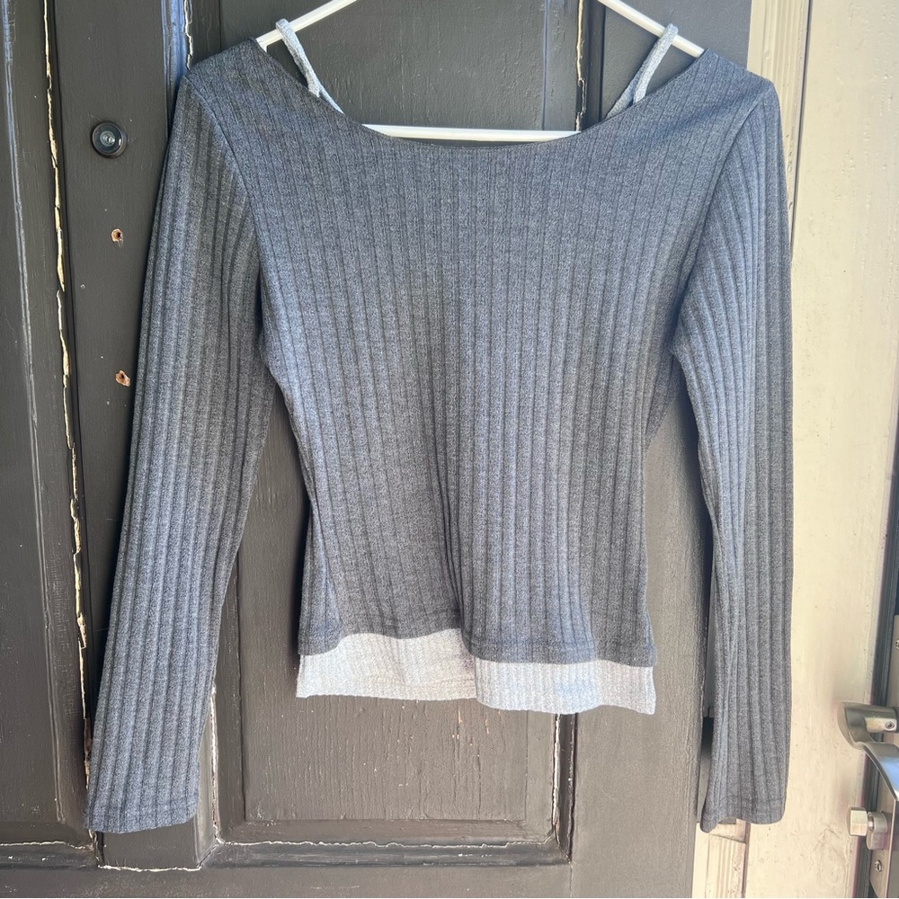 Gray Ribbed Layered-Look Long Sleeve Top - Picture 2 of 2